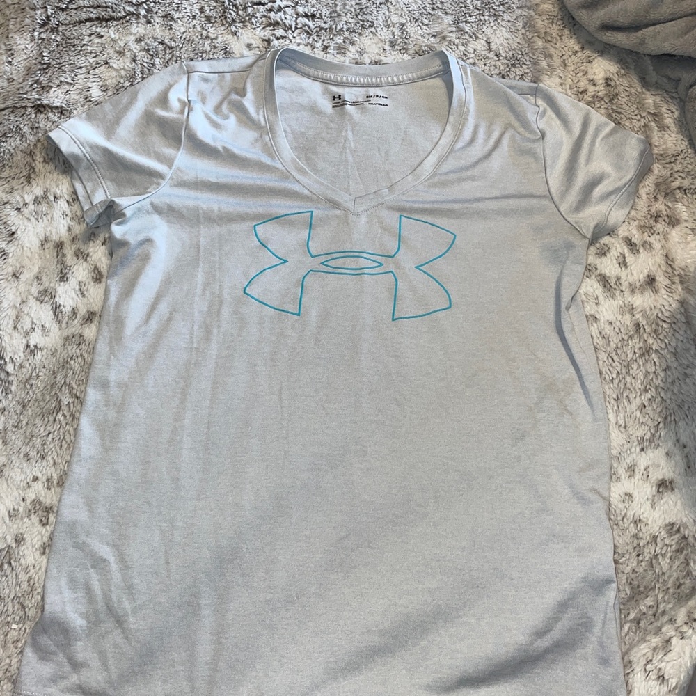 Size small under armor shirt